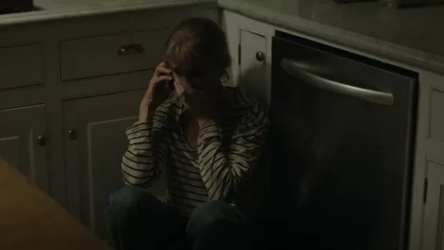 Nili Lotan Arlette Haut rayé en maillot de coton porté par Beth Gallagher (Amanda Peet) vu dans Fatal Attraction (S01E08)