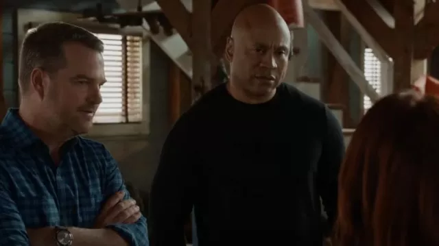Carhartt Wip Logo Patch Veste à manches longues portée par Sam Hanna (LL Cool J) comme vu dans NCIS: Los Angeles (S14E21)