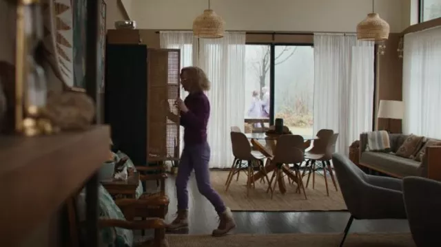 Levi’s Purple Jeans porté par Misty (Christina Ricci) vu dans Yellowjackets (S02E09)