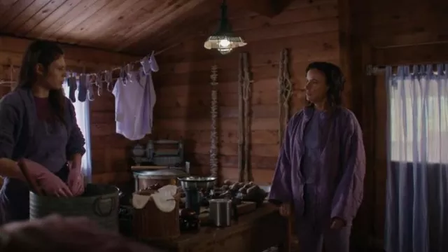 Free People Dol­man Quilt­ed Knit Jack­et worn by Natalie (Juliette Lewis) as seen in Yellowjackets (S02E09)