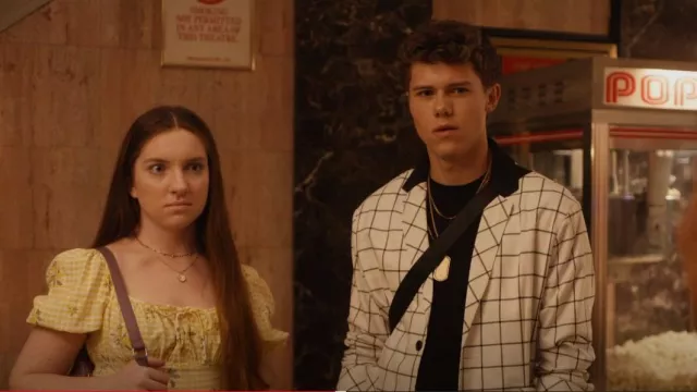 Produit Bcbgeneration Découpage Mini robe portée par Pam Snot comme on le voit dans Les Deux autres (S03E05)