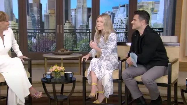 Reformation Carolena Dress In Pompadour worn by Kelly Ripa as seen in LIVE with Kelly and Mark on May 23, 2023