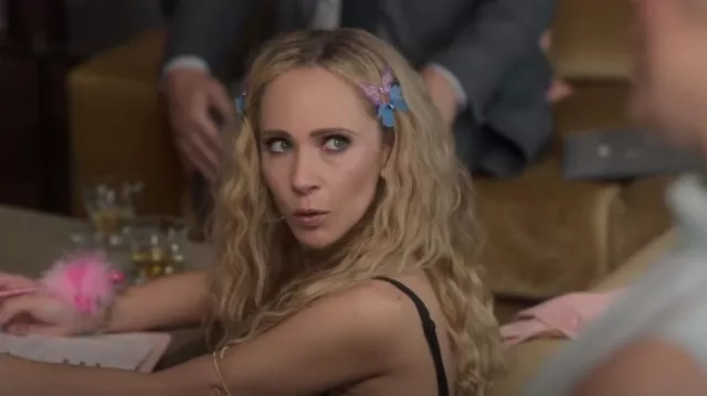 Designb London Pack Of 6 Fab­ric But­ter­fly Hair Clips used by Keeley Jones (Juno Temple) as seen in Ted Lasso (S03E12)