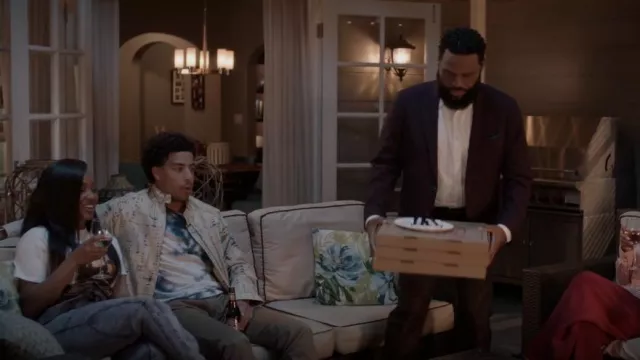 Veste zippée en coton biologique Scotch & Soda portée par Andre Johnson, Jr. (Marcus Scribner) en noir (S08E05)
