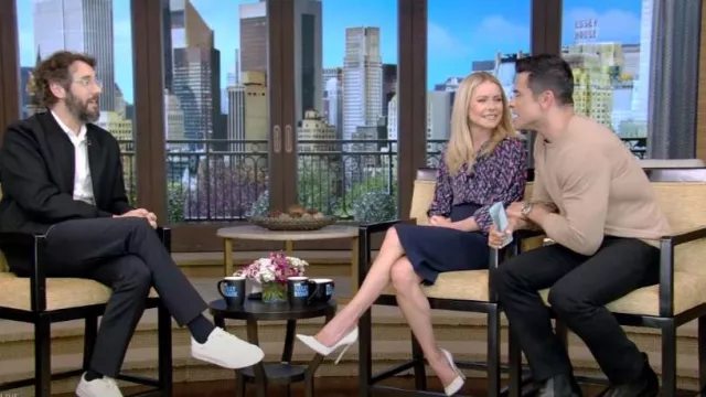 Gianvito Rossi Paris 100 Pumps worn by Kelly Ripa as seen in LIVE with Kelly and Mark on May 30, 2023