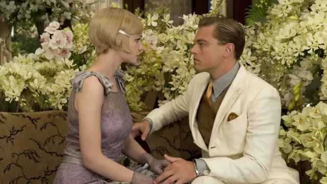 Costume deux pièces blanc porté par Jay Gatsby (Leonardo DiCaprio) comme on le voit dans la garde-robe du film Gatsby le Magnifique