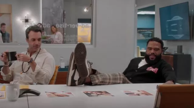 Jordan Travis Scott x Air Jordan 1 Retro High OG 2019 Model In Mocha worn by Andre 'Dre' Johnson (Anthony Anderson) as seen in black-ish (S08E07)