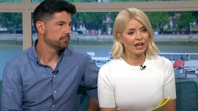 Zara Basic Knit Sweater worn by Holly Willoughby as seen in This Morning on June 7, 2023
