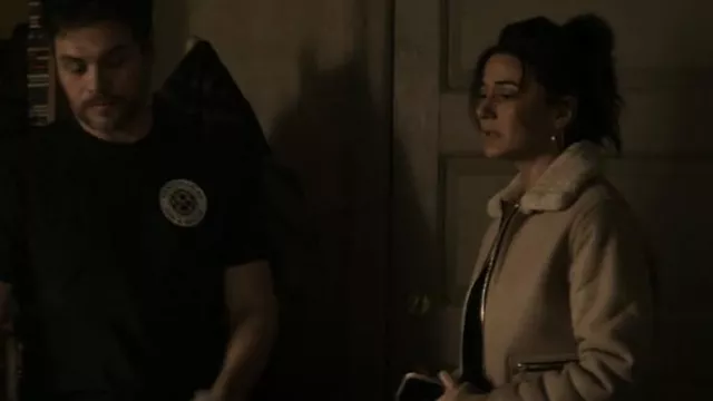 Sandro Cerone Veste portée par Lana Lang Cushing (Emmanuelle Chriqui) vue dans Superman & Lois (S03E11)