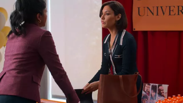 Madewell Transport Tote worn by Ashara as seen in Never Have I Ever (S04E04)