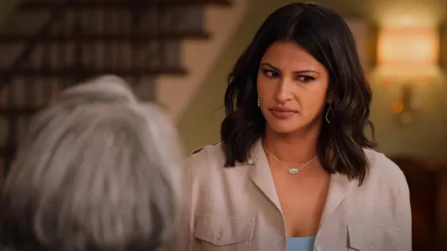 Kendra Scott Elisa Gold Pearl Multi Strand Necklace worn by Kamala (Richa Moorjani) as seen in Never Have I Ever (S04E02)