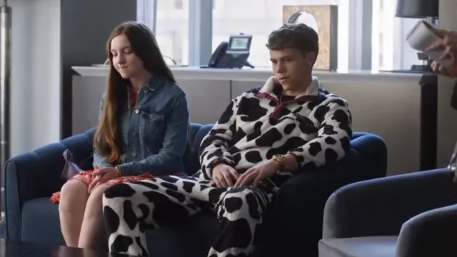 Kapital Cow-Intarsia Fleece Sudadera usada por Chase Dubek (Case Walker) como se ve en The Other Two (S03E07)