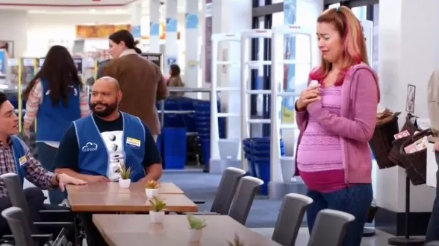 HUE Ikat Jeans Capri Leggings Size S Blue New worn by Cheyenne (Nichole Bloom) as seen in Superstore (S01E08)