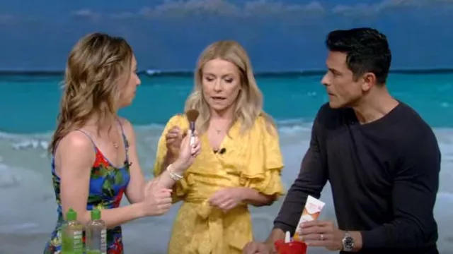 Alice + Olivia Delora Vestido usado por Shannon Doherty como se ve en LIVE con Kelly y Mark el 2 de junio de 2023