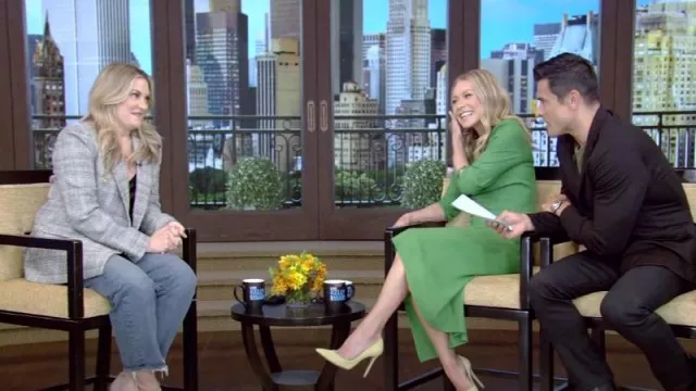 Babaton Index Blazer porté par Mädchen Amick comme vu en LIVE avec Kelly et Mark le 6 juin 2023