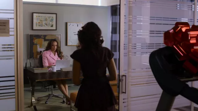 Product Aquazzura So Nude Crys­tal Plexi-pump worn by Whitney (Amber Stevens West) as seen in Run the World (S02E03)
