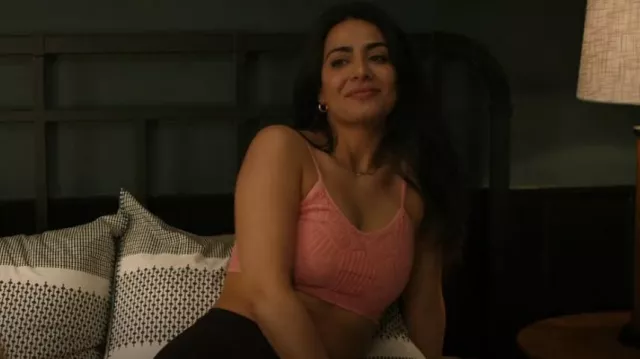 Free People Chloe Seam­less Crop Camisole In Straw­ber­ry Pink worn by Lily Diaz (Emeraude Toubia) as seen in With Love (S02E05)
