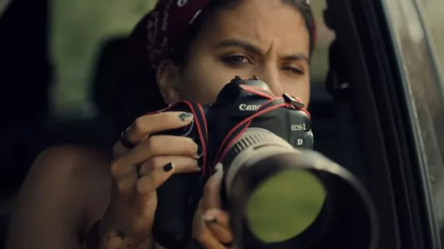 Canon EOS camera used by Bo (Zazie Beetz) as seen in Black Mirror (S06E04)
