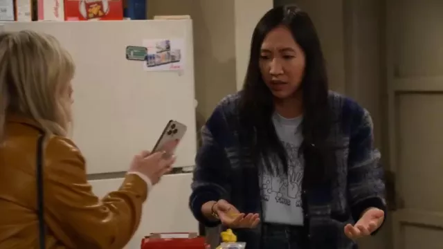 Unif Ty Cardigan porté par Ellen (Tien Tran) comme on le voit dans How I Met Your Father (S02E15)