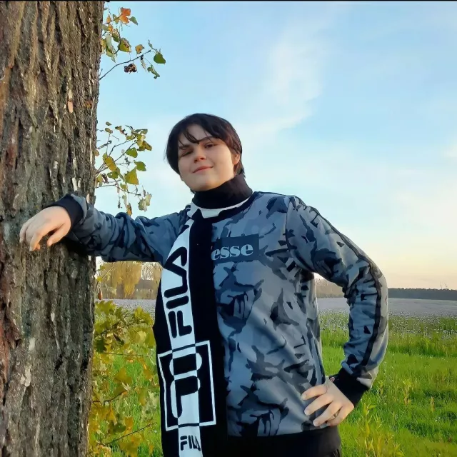 Ellesse Camouflage Pullover worn by Luke Ina Goerisch on his Instagram account @lukeinagoerisch