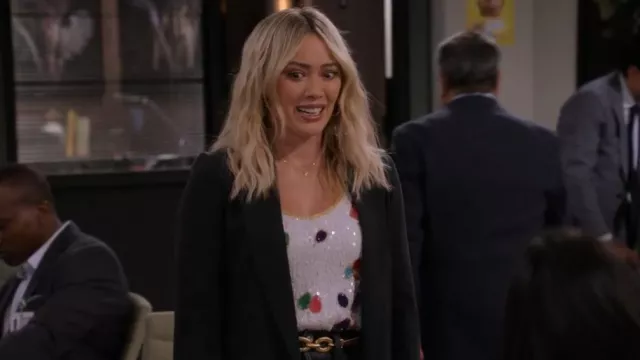 White Se­quin Tank Top Col­ored Con­fet­ti worn by Sophie (Hilary Duff) as seen in How I Met Your Father (S02E15)