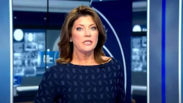 Lela Rose Geometric-Jacquard Sheath Dress portée par Norah O’Donnell comme vu dans CBS Evening News le 25 mai 2023