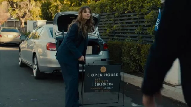 Theory Pleat Trouser worn by Ava Bartlett (Kaley Cuoco) as seen in Based on a True Story (S01E01)