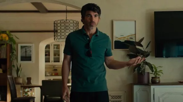Lacoste Paris Polo porté par Nathan Bartlett (Chris Messina) comme on le voit dans Basé sur une histoire vraie (S01E01)