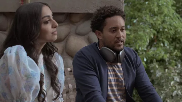 Apple Airpods Max Headphones used by Moog (Tahj Mowry) as seen in The Muppets Mayhem (S01E07)