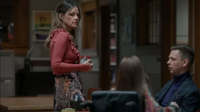 Maeve Ruffled Wrap Maxi Skirt portée par Gracie DuBois (Suzanne Cryer) vue dans Lucky Hank (S01E08)