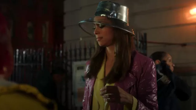 Eric Javits Gogo Rain Buck­et worn by Whitney (Amber Stevens West) as seen in Run the World (S02E04)