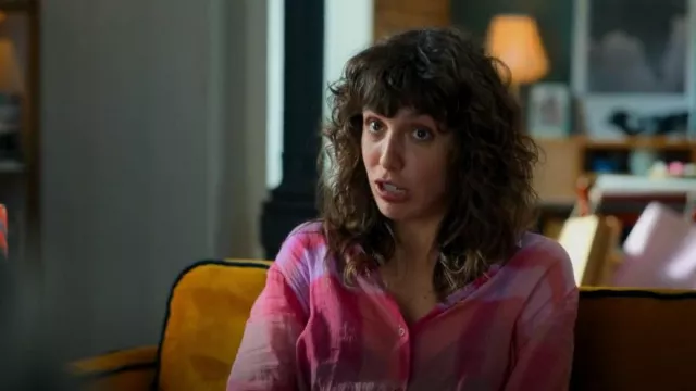 Massimo Dutti 100% Ramie Pink Shirt worn by Lola (Silma López) as seen in Valeria (S03E04)
