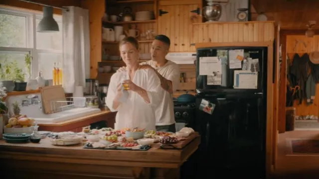 James Perse Combinaison en lin portée par Maisy-May (Julia Stiles) vue dans The Lake (S01E02)