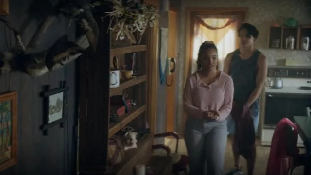 Bdg Carpenter Jean portée par Billie (Madison Shamoun) vue dans The Lake (S01E06)