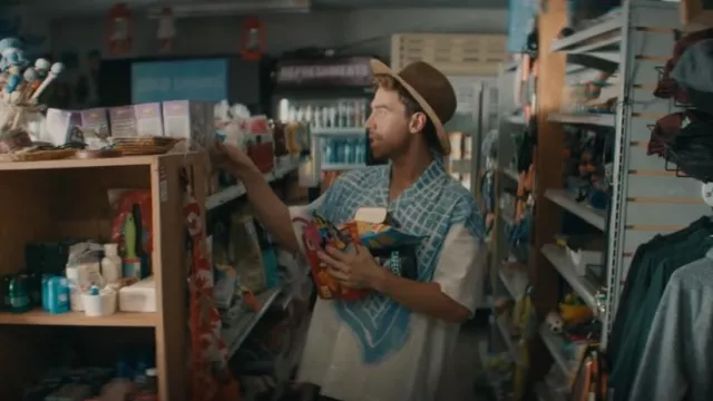 Jacquemus Chemise Bowl­ing Print Table­cloth worn by Justin (Jordan Gavaris) as seen in The Lake (S01E01)