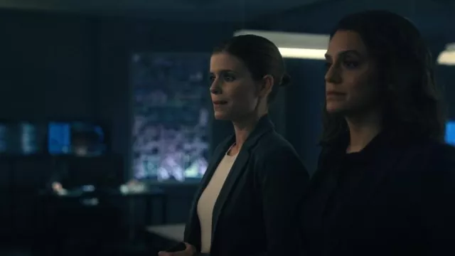 Theory Carissa Blazer worn by Ashley Poet (Kate Mara) as seen in Class of '09 TV series outfits (Season 1 Episode 4)