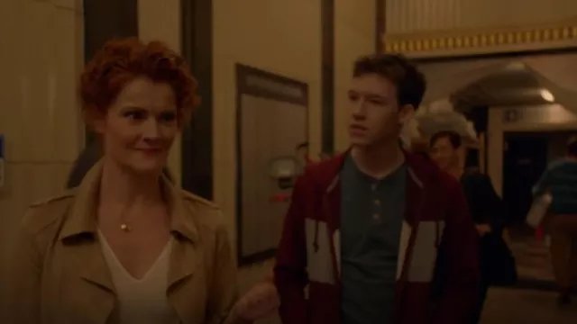 Old Navy Zip Up Hood­ie as seen in 9-1-1 (S01E09)
