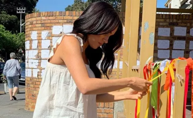 Le top blanc Madewell porté par Meghan Markle pendant sa tournée 2019 en Afrique du Sud