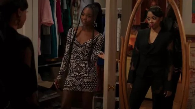 Mara Hoffman Robe découpée portée par Sondi (Corbin Reid) vue dans Run the World (S02E05)