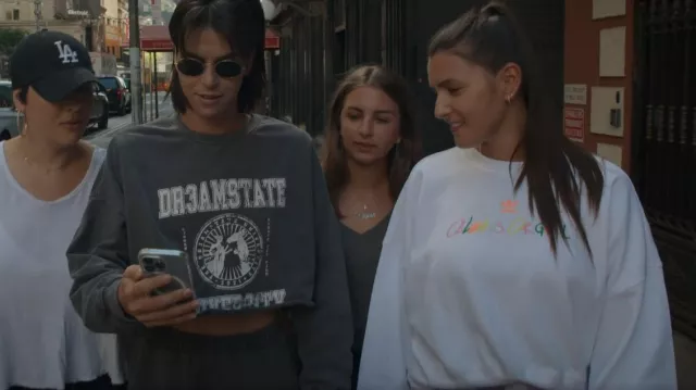 Sudadera Adidas Always Original usada por Jessica Pegula como se ve en Break Point (S01E08)