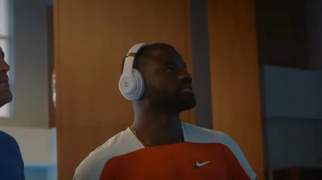 Casque supra-auriculaire sans fil Beats Studio3 utilisé par Frances Tiafoe comme on le voit dans Break Point (S01E09)