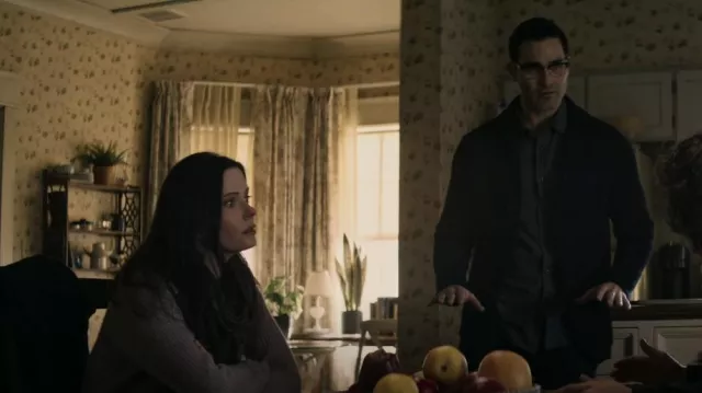 Naadam Wool Cash­mere Fish­er­man Po­lo worn by Lois Lane (Bitsie Tulloch) as seen in Superman & Lois (S03E12)