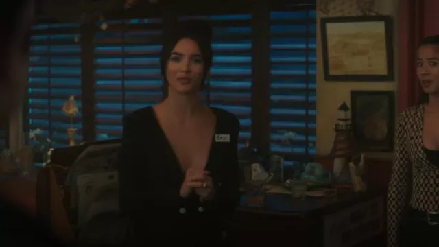 Robe Pearl Applique ceinturée Zara portée par Bess Marvin (Maddison Jaizani) vue dans Nancy Drew (S04E05)