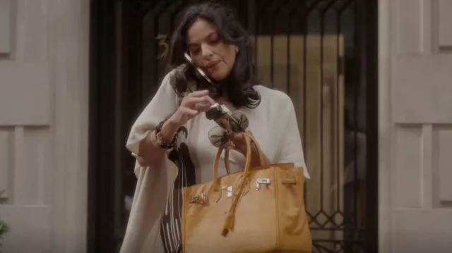 Fendi Brush-Print Cady Dress w / Matching Belt usado por Seema Patel (Sarita Choudhury) como se ve en And Just Like That... (S02E03)