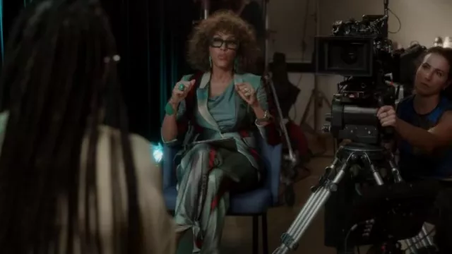 Rick Owens estampó pantalones de pierna ancha de sarga de sarga usados por Lisa Todd Wexley (Nicole Ari Parker) como se ve en And Just Like That... (S02E03)