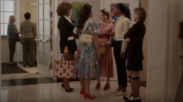 Escarpins en cuir verni Dolce et Gabbana portés par Charlotte York (Kristin Davis) comme on le voit dans And Just Like That... (S02E03)
