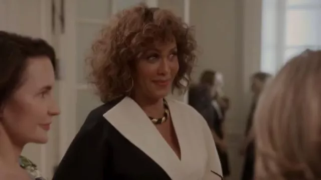 Vintage 1980s signé Monet Goldtone & Black Molded Sections Collier porté par Lisa Todd Wexley (Nicole Ari Parker) comme on le voit dans And Just Like That... (S02E03)
