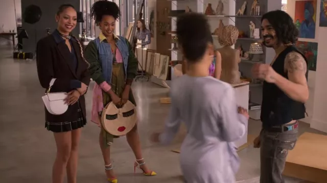 Steve Madden Aford Bombas usadas por Sondi (Corbin Reid) como se ve en Run the World (S02E06)