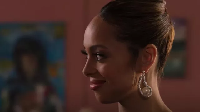 Pearl Octopuss.y Mini Oysters worn by Whitney (Amber Stevens West) as seen in Run the World (S02E06)