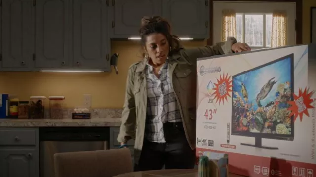 Velvet by Graham & Spencer Veste rubis portée par Drea (Christina Vidal) vue dans Primo (S01E02)